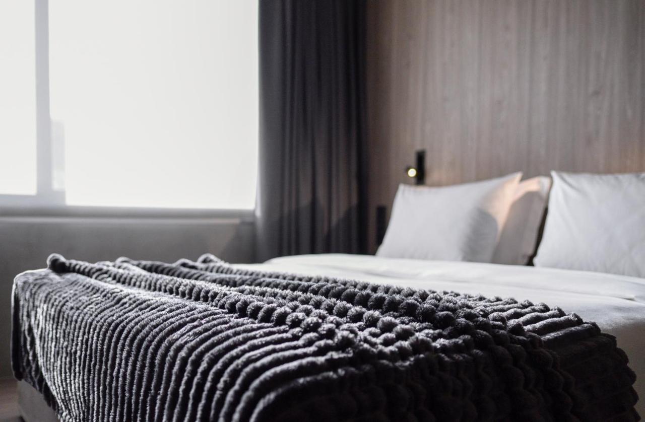 Onoma Hotel Thessaloniki Exterior photo A bed with a throw